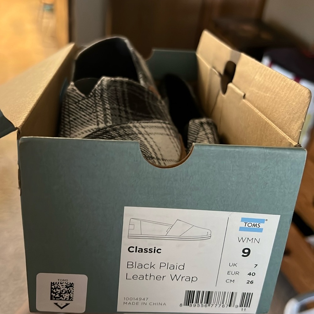 Toms black plaid leather wrap alpargata W9, brand new in the box